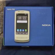Nokia 700